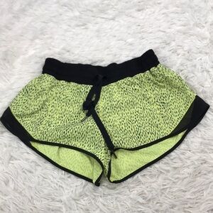 Lululemon Hotty Hot Short Dottie Dash Clarity Yellow Black / Black